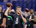 For et år siden spillede Connor Cook for sit collegehold på Michigan State-universitetet. Her ses han under den såkaldte 'combine' - dagene, hvor de unge spillere kan imponere NFL-holdenes talentspejdere. 