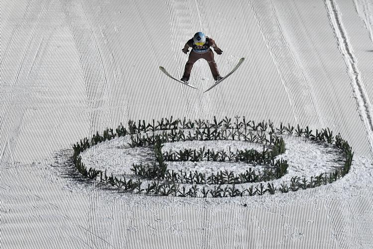  Kamil Stoch nåede i sit andet forsøg ud på 138,5 meter, og det var med til at sikre ham sejren i den traditionsrige firebakketurnering. 