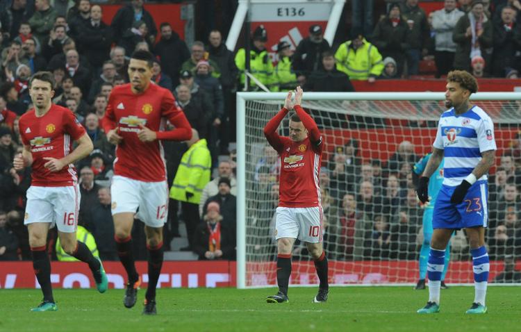 Wayne Rooney kom med sin scoring mod Reading op på i alt 249 mål for Manchester United. Det er en tangering af Bobby Charltons klubrekord. 