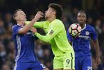 Chelseas John Terry havde for en gangs skyld fået chancen fra start, men han holdt ikke hele vejen på Stamford Bridge, hvor han efter pausen blev udvist. Her er han kommet lidt i nærkamp med Peterborough Uniteds Lee Angol. 