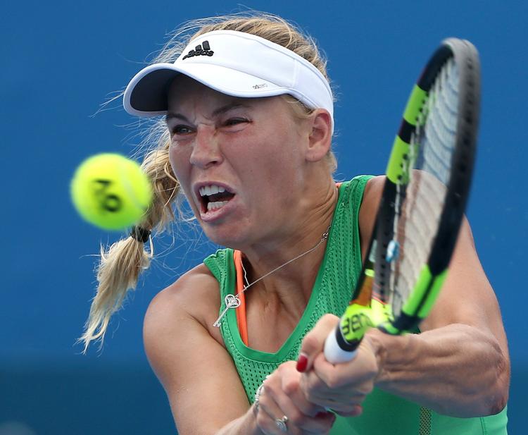 I Sydney har Caroline Wozniacki fået en god start på WTA-turneringen, der er sidste test før årets første Grand Slam, Australian Open. Her er hun i aktion tirsdag morgen mod Julia Putintseva fra Kasakhstan. 