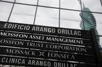 Advokatfirmaet Mossack Fonseca & Co. kunne levere firmaer med stråmand, fupfakturaer og falske årsrapporter, og bankrådgivere hjalp med at skaffe deres danske kunder adgang, så de kunne skjule deres formuer for skattevæsenet.  Arnulfo Franco/AP