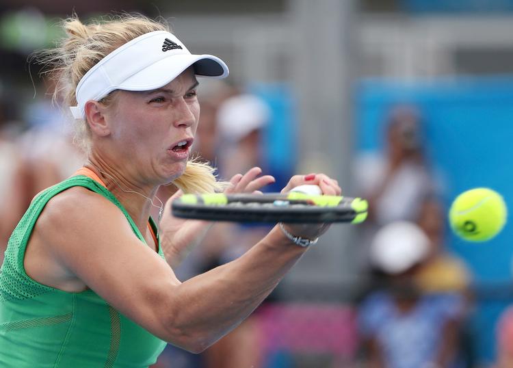 Caroline Wozniacki sikrede sig tidligt tirsdag billetten til 2. runde i Grand Slam-turneringen Australian Open i Melbourne. 