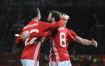 Juan Mata (th.) jubler med Henrikh Mkhitaryan, der lagde op til 1-0-scoringen. 