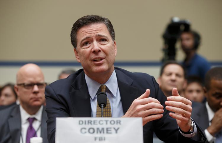 FBI-chef   James Comey har ifølge amerikanske medier informeret Donald Trump om, at FBI undersøger påstande om direkte forbindelser mellem Trump og Rusland (Arkivfoto)  