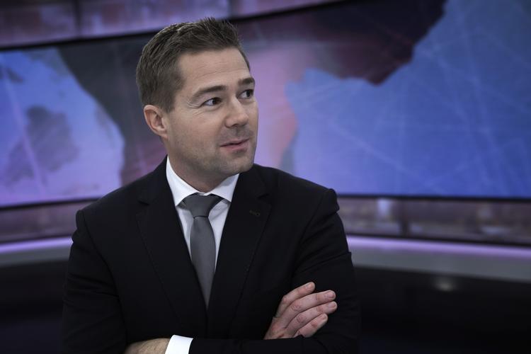 Johannes Langkilde vender nu tilbage til Danmark efter at have arbejdet som USA-korrespondent på DR. Hesten følger også med.  