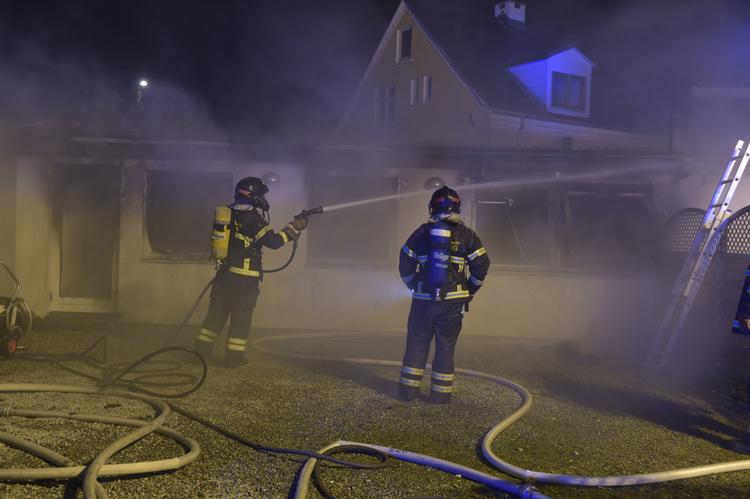 To mennesker mistede tirsdag aften livet ved en brand i Heimdalsgade i Aalborg.  