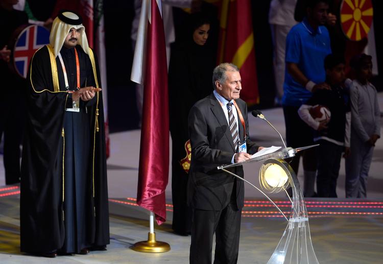 Præsident for IHF Hassan Moustafa åbner VM i Qatar i 2015. TV-rettighederne til blandt andet dette VM var solgt til det Qatar-baserede selskab Al Jazeera. 