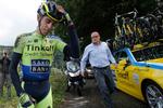 Alberto Contador og Bjarne Riis, da spanieren var styrtet under Tour de France i 2014 og måtte forlade løbet.
 