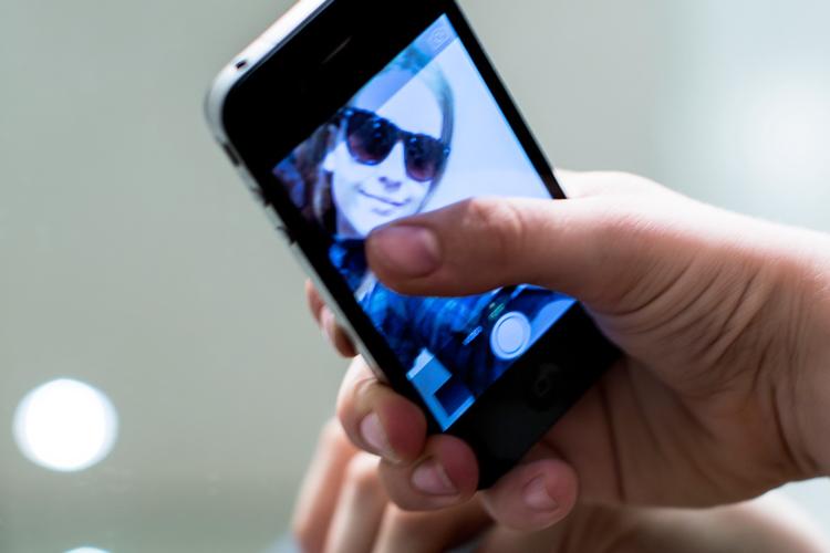 Ny undersøgelse viser at den narcissistiske selfiekultur kan have negative indvirkninger på unge kvinders vægt.  