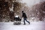 »Sidste vinter var det mig, der stod i Pilestræde i snevejr og tyssede på en ekstraordinært støjende lastbil, som tydeligvis ikke lige havde fået en gal baby til at falde i søvn«. 
