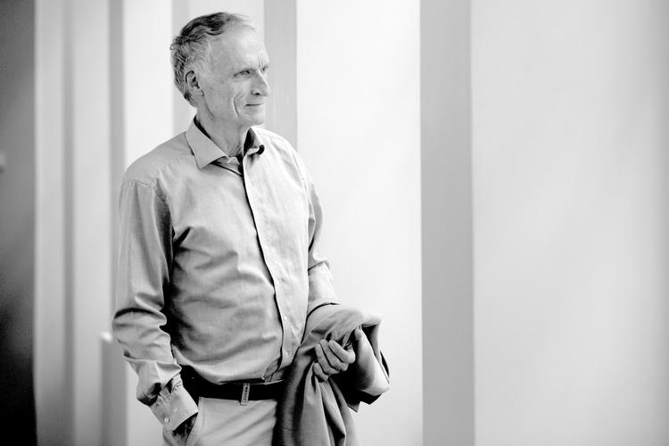 Bertel Haarder (V) var i første omgang glad for tilbuddet om at blive generalkonsul, selv om han ikke havde søgt stillingen. Efter kritik takkede han dog nej til posten.  