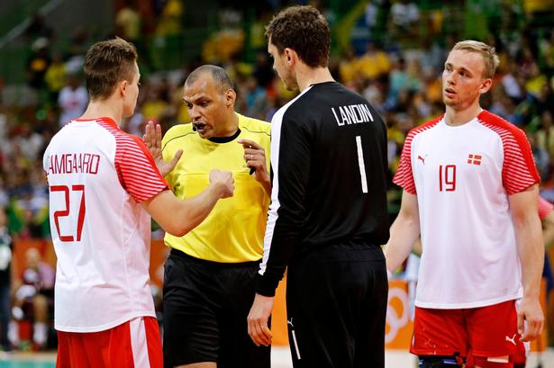 Danmark kom i vanskeligheder mod Qatar i gruppespillet ved OL i Rio, men fik vendt spillet, vandt 26-25 og sikrede sig en plads i kvartfinalen. Rene Toft Hansen til højre.  