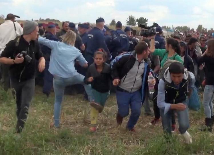 I september 2015 blev den ungarske tv-reporter Petra Laszlo sigtet for at have fældet og sparket flygtninge. Torsdag blev hun idømt tre års betinget fængsel. 