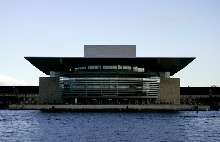 Der har været gættet højt såvel som lavt på hans efterfølger, siden tyskfødte Sven Müller opsagde sin stilling som chef for Den Kgl. Opera i januar.
Og i dag blev navnet offentliggjort: John Fulljames. Jens Dresling (arkiv)/POLFOTO