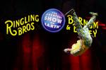 En cirkusartist slår en saltomortale under en optræden i Orlando. Nu lukker USA's og vel også verdens mest kendte cirkus. 