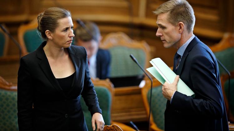 Der er løbet meget vand i den politiske å, siden Poul Nyrup Rasmussen som socialdemokratisk statsminister i 1999 slog fast, at Dansk Folkeparti aldrig ville blive stuerene. I går gav partiformændene Mette Frederiksen (S) og Kristian Thulesen Dahl (DF) deres første fællesinterview nogensinde. 