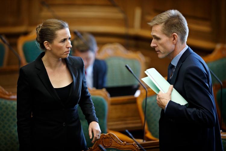 UDVISNING. Trods massiv kritik er S og DF enig med regeringen i, at somaliske flygtninge skal have inddraget opholdstilladelse og sendes hjem.  