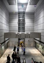 De tunge spejlballoner blev i nat sat på metrostationen på Kongens Nytorv.
Illustration fra kunstneren selv.   