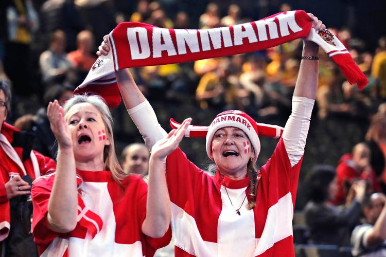 Danske fans på plads i Paris. 
