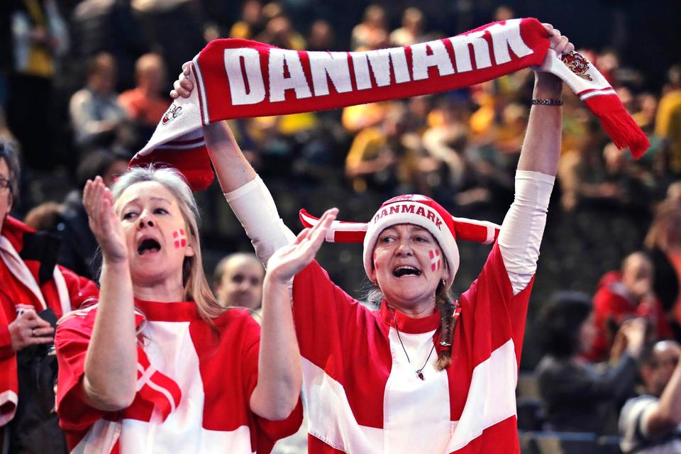 Danske fans på plads i Paris. 