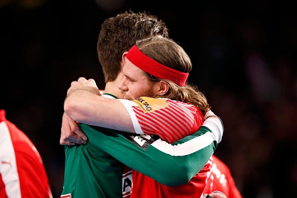 Niklas Landin og Mikkel Hansen efter kampen. 