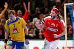 Mikkel Hansen jubler efter en scoring mod Sverige for et år siden. Men svenskerne har vundet flest indbyrdes kampe: 133 