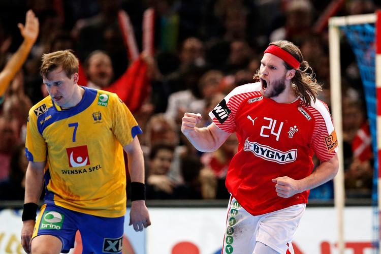 Mikkel Hansen jubler efter en scoring mod Sverige for et år siden. Men svenskerne har vundet flest indbyrdes kampe: 133 