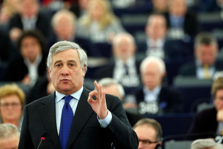 Den italienske konservative Antonio Tajani er her til aften blevet valgt som ny formand for Europaparlamentet efter fire langstrakte afstemninger. 