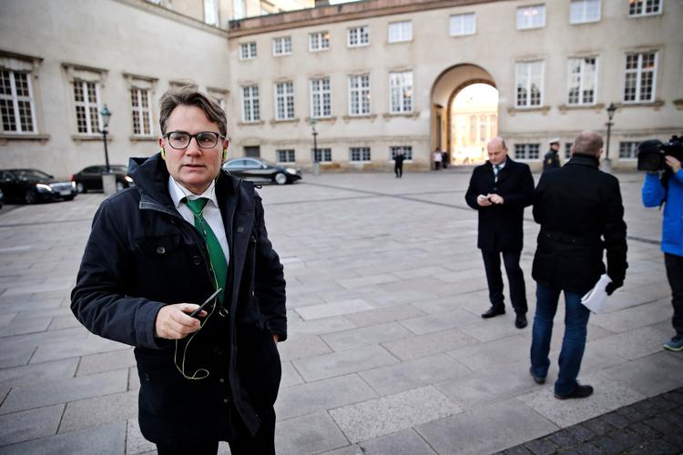 Brian Mikkelsen er den rigeste af regeringens ministre med blandt andet en aktiepost på 1,5 millioner i Apple.
 