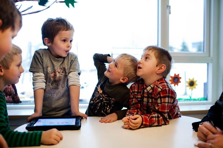 I Egedal leger og lærer børnene fra vuggestuen til folkeskolen med tabletcomputere.  Arkivfoto Ditte Valente