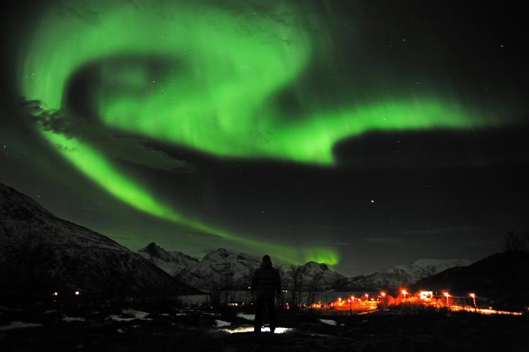 Nordlys – eller aurora borealis som det egentlig hedder – ses her tæt på Tromsø i det helt nordlige Norge. 