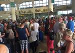 Britiske turister ventede onsdag i Banjul-lufthavnen på at blive fløjet hjem . De britiske myndigheder frygter politisk uro i Gambia.
 