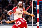 Danmarks Mikkel Hansen og Bahrains Mohamed Merza Salman. Foto: Jens Dresling 