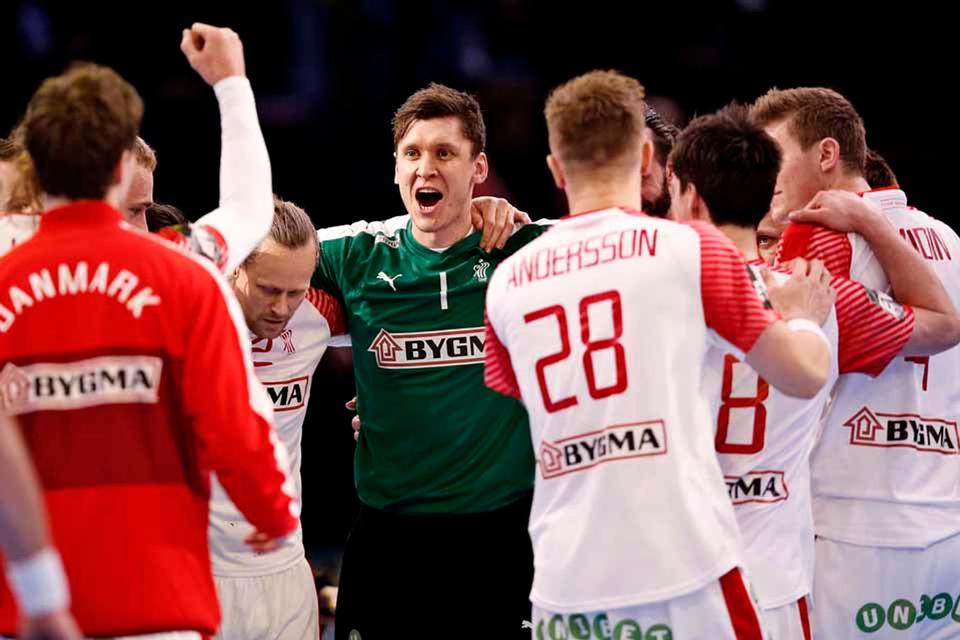 Niklas Landin og holdkammerater jubler efter sejren. Foto: Jens Dresling  