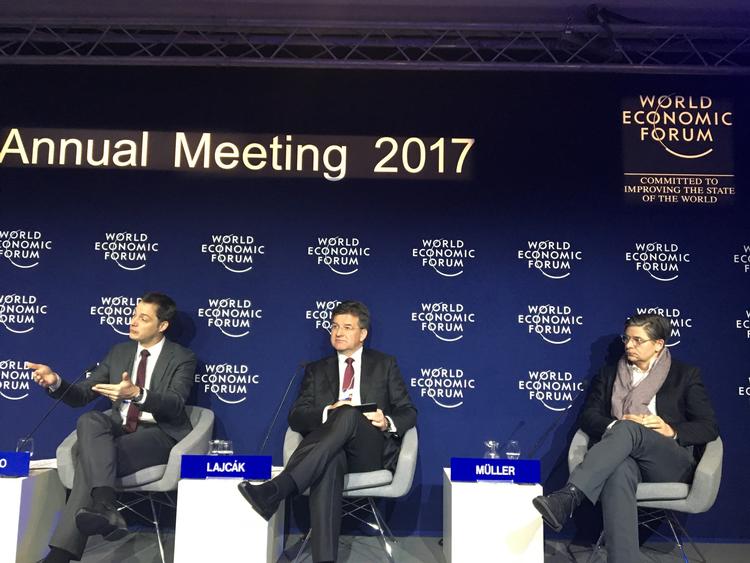 EU's FREMTID: Politologen Jan-Werner Müller (th) advarer i en diskussion med Belgiens Alexander de Croo og den slovakiske udenrigsminister Miroslav Laycak om, at EU kan ende som ren facade. Foto: Michael Jarlner  