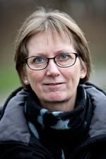 Lisbeth Holm Knudsen er ansat i DJØF i en travl stilling, hvor hun skriver taler og politiske oplæg. 19. november fik hun en parkeringsbom i hovedet og har i to måneder været sygemeldt med en hjernerystelse. 