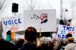 Women’s March i København begyndte ved den amerikanske ambassade og sluttede ved Christiansborg Slotsplads.
 