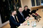 Pressemøde i Politikens Billede fra pressemødet i  forbindelse med annonceringen af  JP/Politikens Hus' opkøb af Børsen.  Fra venstre:
Anders Krab-Johansen fra Børsen, 
Stig Kirk Ørskov direktør i JP/Politikens Hus
Anders Eriksson fra Bonnier. 

Foto: Jens Henrik Daugaard 
