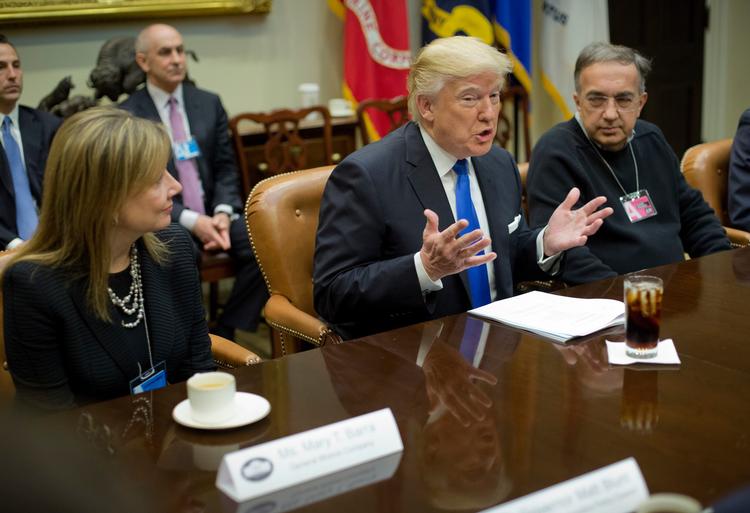 Donald Trump har fortsat rækken af falske og udokumenterede påstande, efter at han overtog Det Hvide Hus officielt i fredags. 