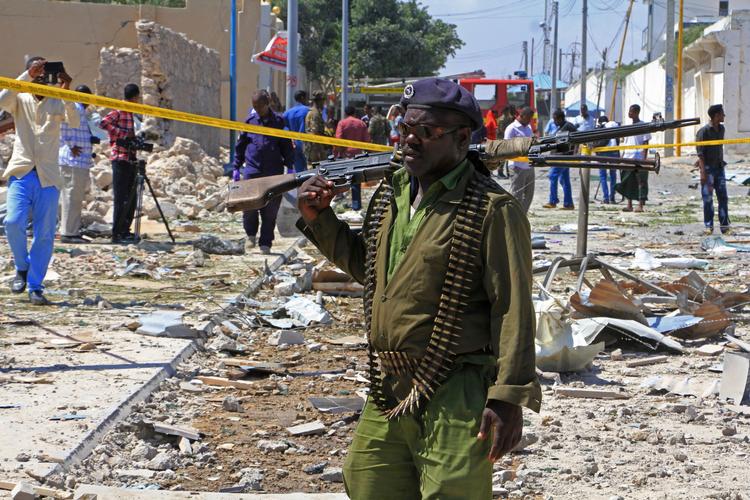 Al Shababs stadig flere terrorangreb er mest rettet mød 'bløde mål' i Somalias hovedstad, Mogadishu. I går blev 28 dræbt og mindst 40 såret ved et angreb på et hotel. 