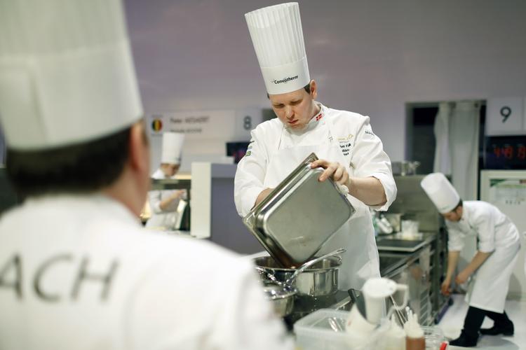 Danske Morten Falk har trænet i et år for at præstere det bedste til Bocuse d'Or. Desværre blev det ikke til hæder ved konkurrencen i Lyon. 