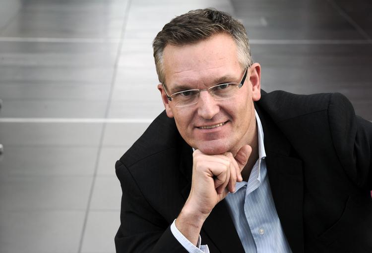 DR's Nyhedsdirektør, Ulrik Haagerup, har tidligere betegnet den licensbetalte flytning af en ansats kones hest til USA som en fejl. 