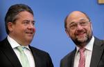 Det store flertal af tyskerne er enige om, at det var rigtigt af Sigmar Gabriel (tv) at trække sig for Martin Schulz.  