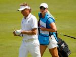 Bernhard Langer sammen med sin datter Christina  på golfbanen. Nu er den tyske golfstjerne blevet hvirvlet ind i amerikansk politik nod sin vilje. 
