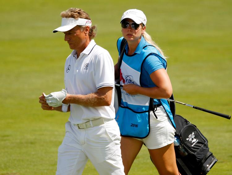 Bernhard Langer sammen med sin datter Christina  på golfbanen. Nu er den tyske golfstjerne blevet hvirvlet ind i amerikansk politik nod sin vilje. 