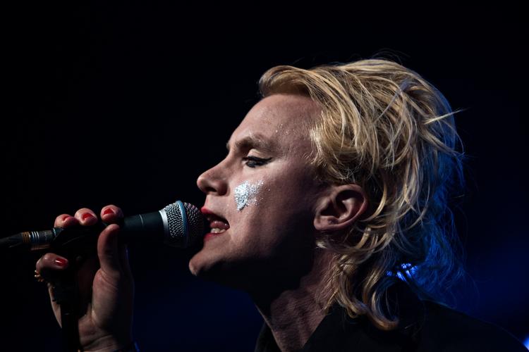 Bisse er tidligere blevet omtalt som arvtageren efter C.V. Jørgensen i de danske medier. Her til aften belønnede de danske musikkritikere ham med hele fem Steppeulv-priser. 

 