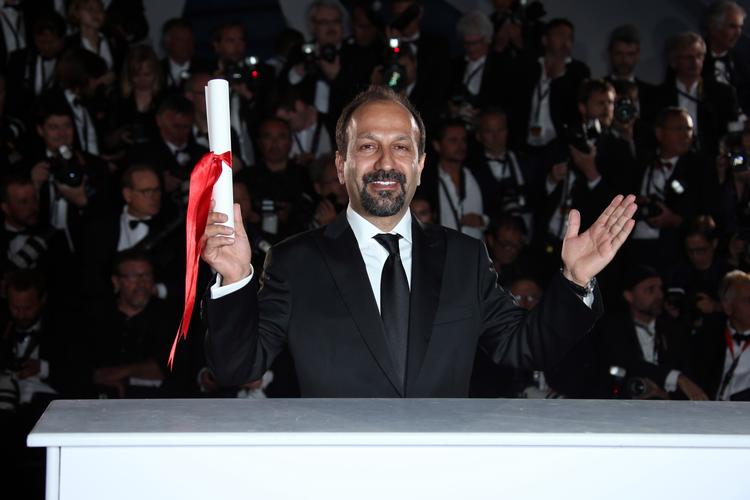 Bookmakerne havde i forvejen regnet med, at Asghar Farhadis film 'The Salesman' ville vinde Den Gyldne Palme i Cannes. Det gjorde den ikke, men den fik prisen for bedste manuskript. Filmen er nomineret til en Oscar for bedste ikke-engelsksprogede film, men efter præsident Trumps nye indrejsebegrænsninger kan instruktøren ikke møde op, om han så vinder eller ej.  