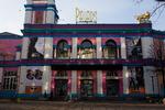 Står det til Nordisk Film Biografer, der ejer Paladsteateret i København, skal bygningen rives ned, så grunden kan indgå i en ny højhusplan over banegraven ved siden af. 