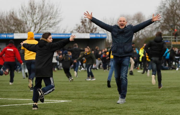 Begejstringen hos tilhængerne var synlig, da Sutton United i går havde besejret Leeds United fra den næstbedste række. 